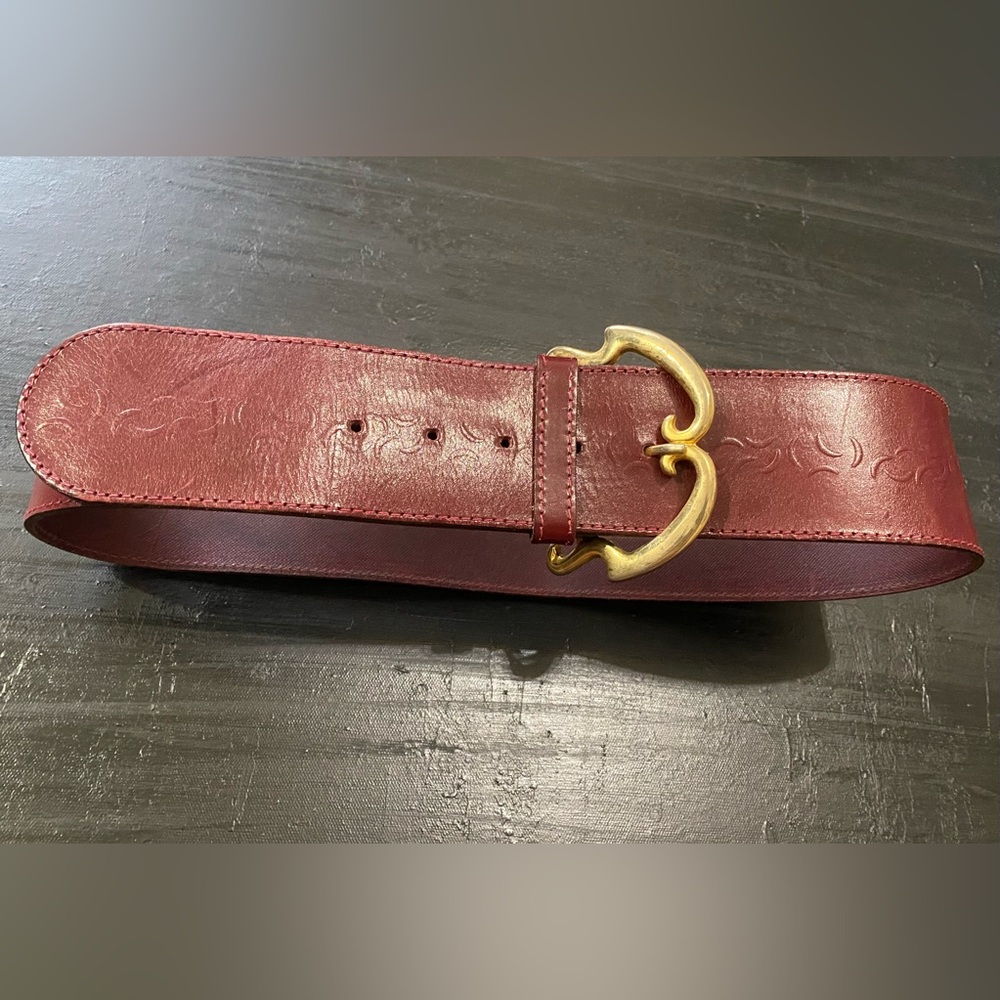 Vintage Axcess: Embossed belt